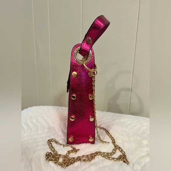 🆕🔥🩷Metallic Pink Crossbody Bag with Gold Bee 🐝 , Chain, Accents - Picture 3 of 7